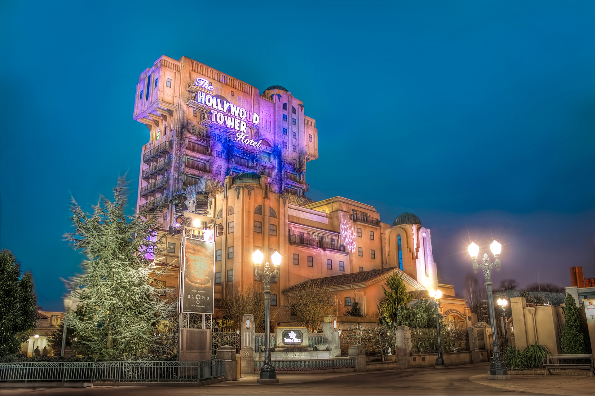 Tower hotel. Голливуд Тауэр Диснейленд. Голливуд Тауэр Диснейленд Париж. Диснейленд Орландо Hollywood Tower Hotel. Диснейленд Париж заброшенный отель.